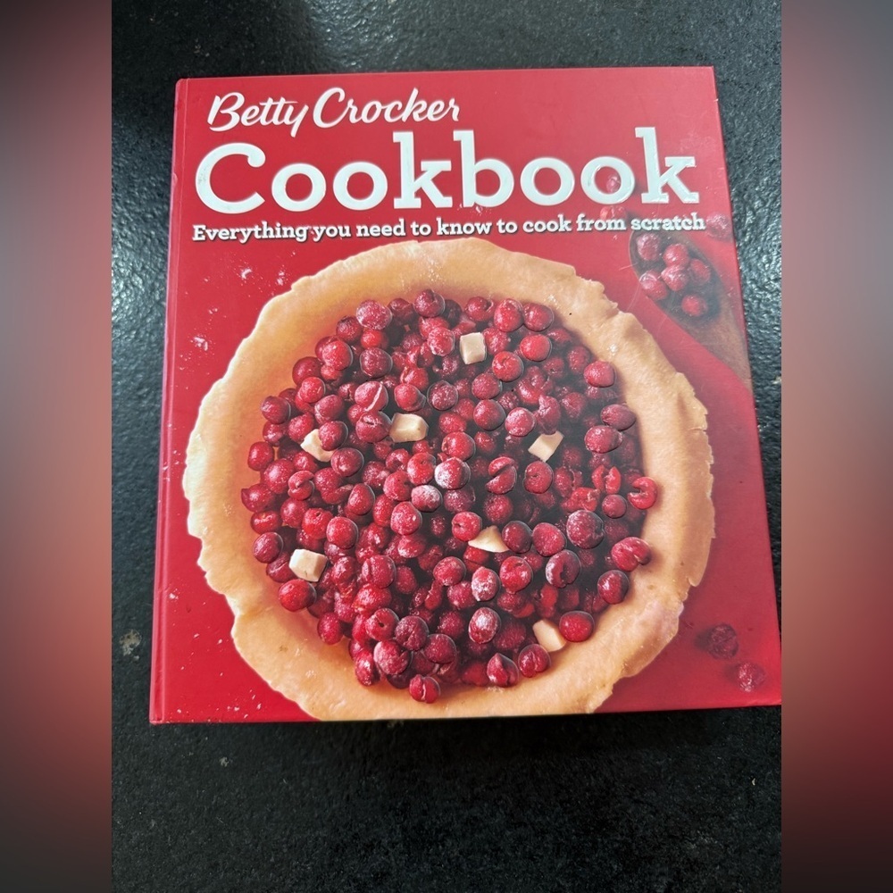 Betty Crocker Cookbook, 12th Edition — Like New!